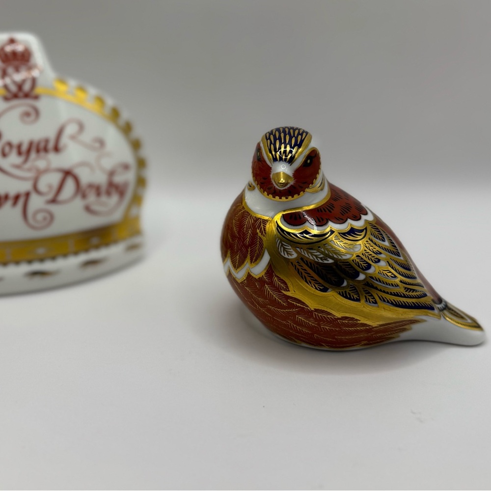 Royal Crown Derby "Chaffinch" Fine Bone China Paperweight. Gold Stopper
